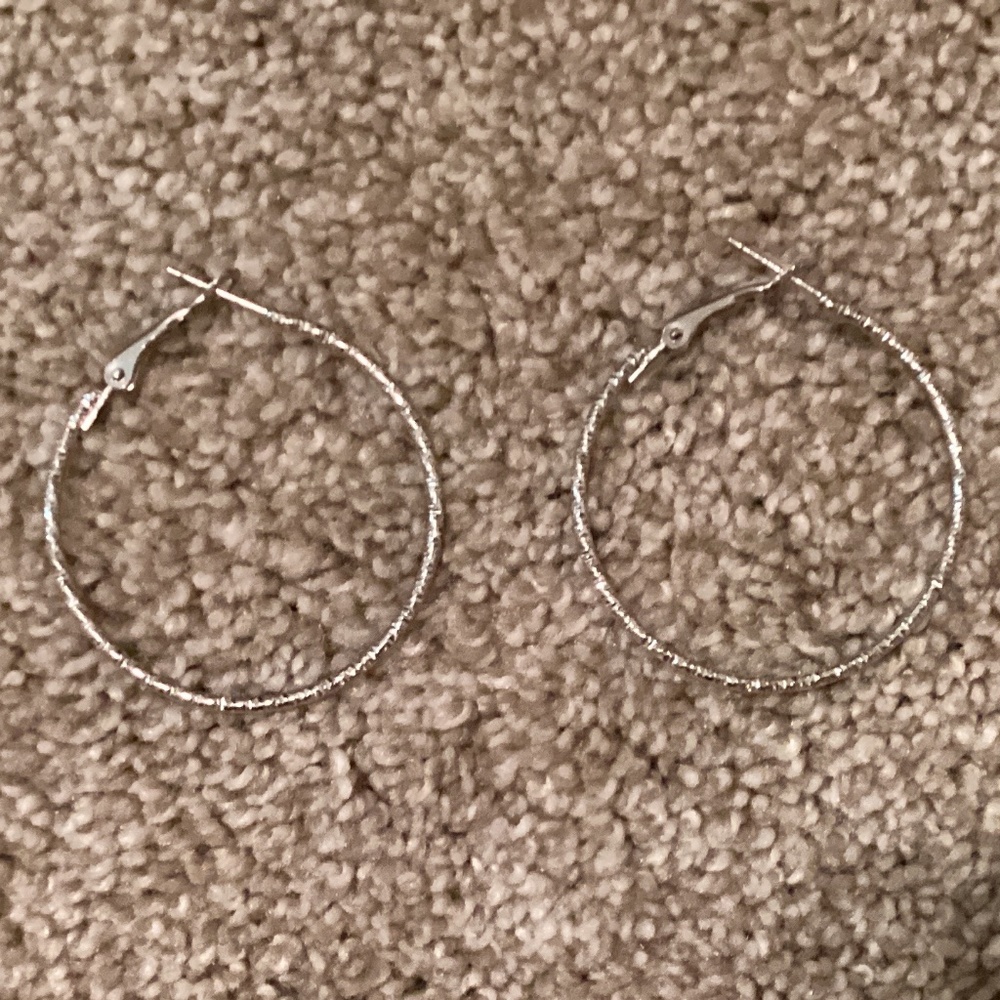 Sliver hoop earrings